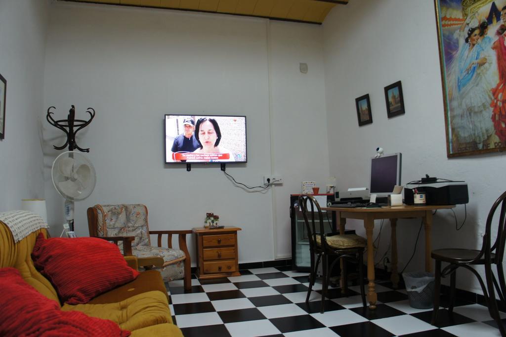 Pension San Benito Abad Sevilla Exterior foto