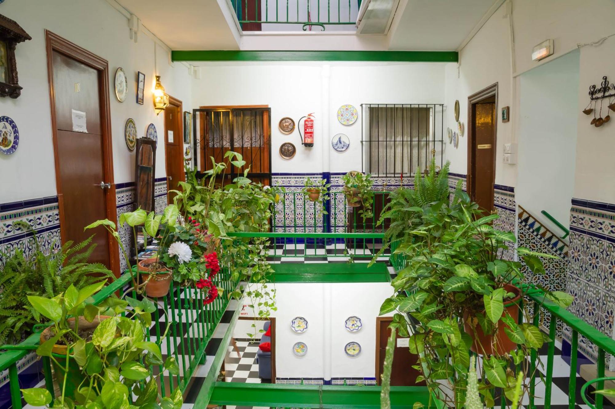 Pension San Benito Abad Sevilla Exterior foto